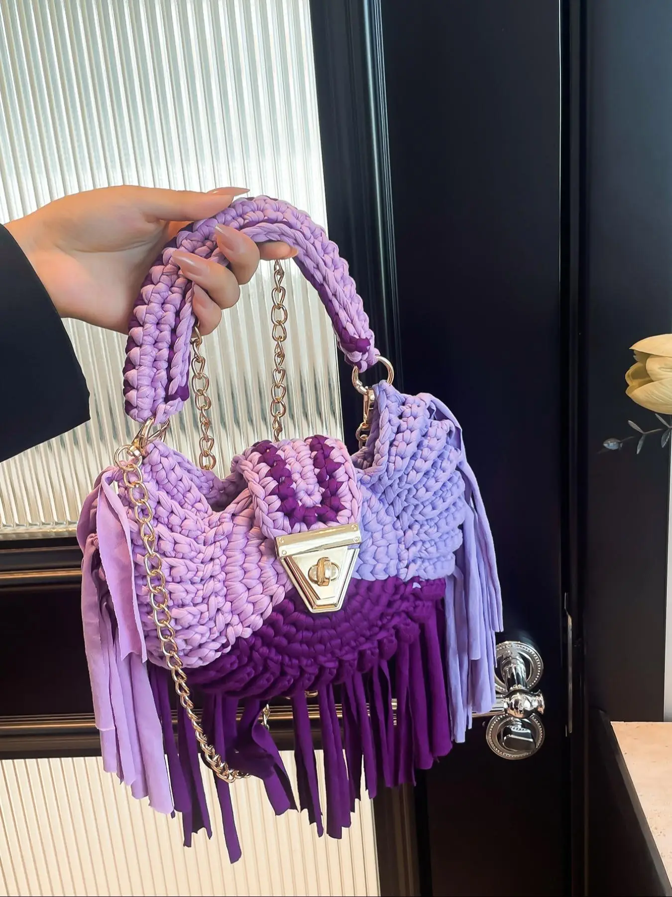 Women's Colorblock Crochet Tassel Decor Crossbody Bag, Fashionable Chain Strap Turn Lock Shoulder Bag for Daily Used, Casual Trendy Versatile High-qua