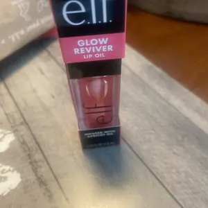 Product Review of Glow Reviver Lip Oil from z**🏾