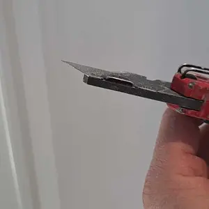 Heavy-Duty Folding Utility Knife - Retractable Safety Box Cutter with 5 Extra Blades, Belt Clip & Anti-Slip Grip for Cardboard, Packaging, and DIY Projects