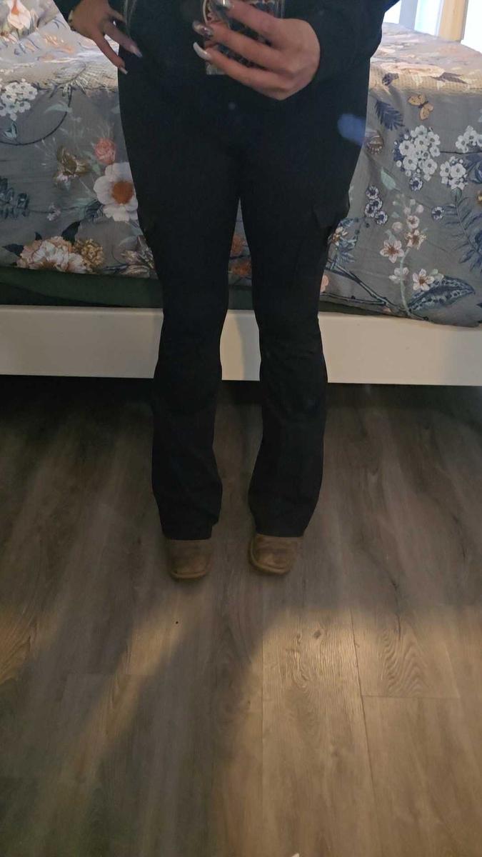 Item: Black, 34  Inseam, L