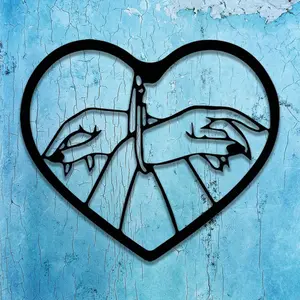 CIFbuy Gothic Heart Handcuff Wall Decor Valentine's Day Gift Edgy Bedroom Art Metal Home Decor Accessory
