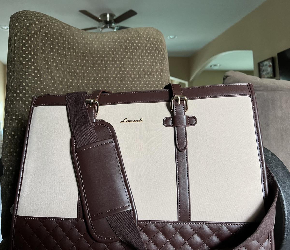 Item: Apricot & Chestnut Brown, 15.6''