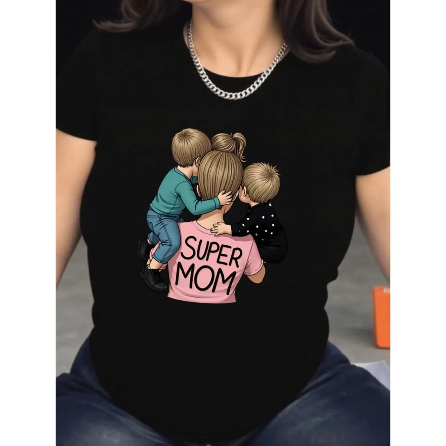 Comfortable Breathable Short Sleeve Round Neck Cotton T-shirt Featuring Super Mom and Mom Text Perfect for Casual Motherhood Attire