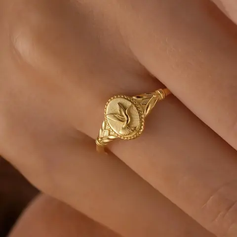 Elegant Women Golden Hummingbird Signet Ring Minimalist Golden Ring Daily Birthday Party Jewelry Rings Fashion Rings Unique Rings Mother's Day Anniversary Gift, Christmas Gift, Elegant Everyday Ring