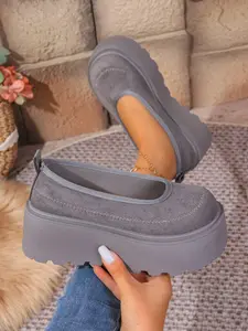 Women's Thick Sole Flat Shoes Spring Autumn New Versatile Large Head Height Increasing Casual Single Shoe Lightweight Platform Loafers
