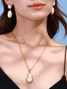 Irregular Resin High Gloss Beaded Pendant For Ladies Stainless Steel 18k Gold Plated Waterproof And Anti Allergy Classic Baroque Style Jewelry Party Gift Jewelry Fashion Necklace