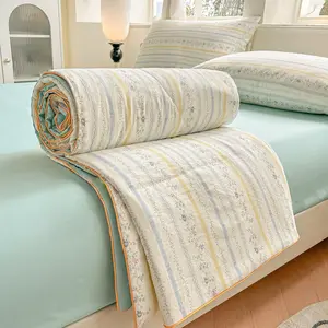 Striped and floral pattern summer quilt, soft and breathable summer thin blanket, an air conditioning blanket suitable for summer bedrooms, offices, beds, living rooms, and home, Soft Lightweight Quilts, Floral Print Quilt