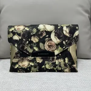 Pre-owned GIVENCHY Calfskin Clutches & Wristlets Antigona Envelope Flap Multicolor CPU0703
