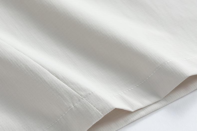 Spring/Summer men’s half-zip polo shirt with a turn-down collar, short-sleeve T-shirt with color-block design, wear-resistant and comfortable fabric; casual men’s top for everyday wear, outdoor sports, vacations, and as a gift for a boyfriend.