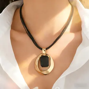 Simplistic & Stylish Black Rope Chain Necklace with Irregular Ring Pendant & Inlaid Black Square Faux Gem – Versatile for Daily Wear, Ideal Holiday Gift