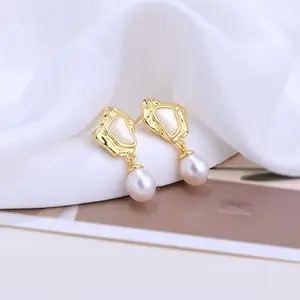 Ins-style earrings with rice bead pendants, natural freshwater pearls, high-end mother-of-pearl earrings in Baroque style set, ins-style earrings with rice beads, pendants with natural freshwater pearls