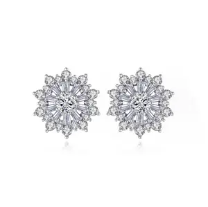 Cuafufu Snowflake Crystal Stud Earrings for Women – Elegant Winter Snowflake Jewelry with Hypoallergenic, Luxury Sparkling Cubic Zirconia Studs