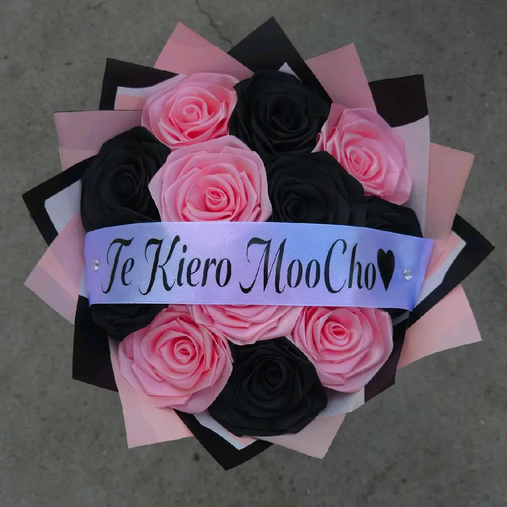 Te Kiero Mucho Cow black & pink Vaquera rosas eternas eternal roses flowers flores Bouquet Gift regalo decor decoration room Decorative arrangement Plants