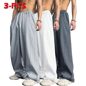 Men’s fleece-lined warm athletic pants with a loose drawstring waist—fashionable menswear suitable for everyday wear in autumn and winter.