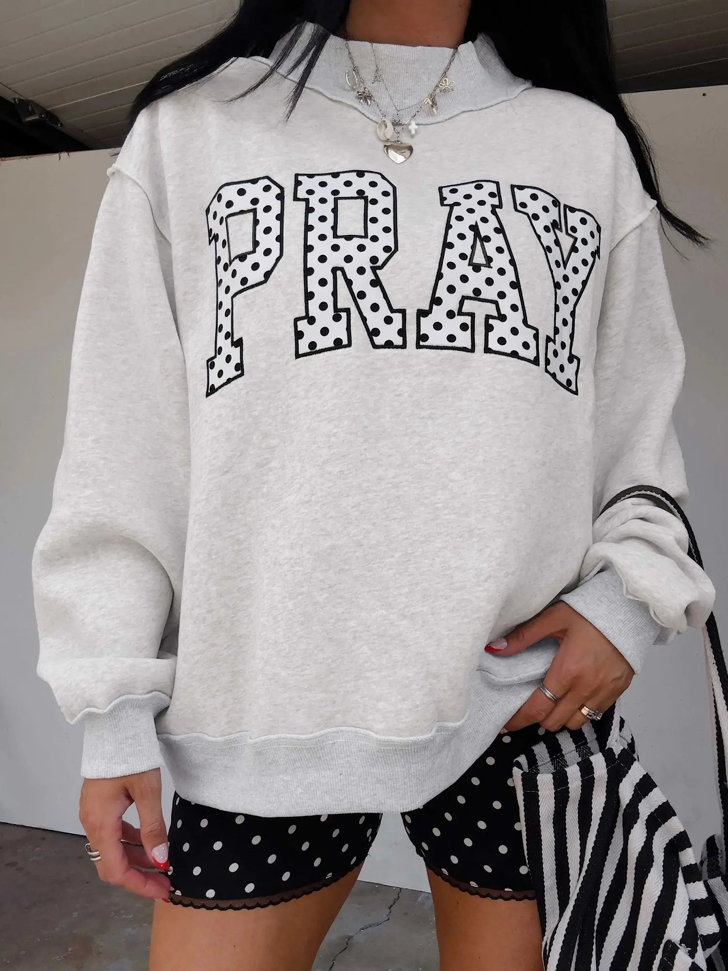 Women’s PRAY Graphic Oversized Sweatshirt, Polka Dot Letter Print Mock Neck Long Sleeve Pullover, Casual Faith-Inspired Top for Church, Weekend, Travel and Fall Daily Wear