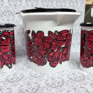 Cubeta and cups
