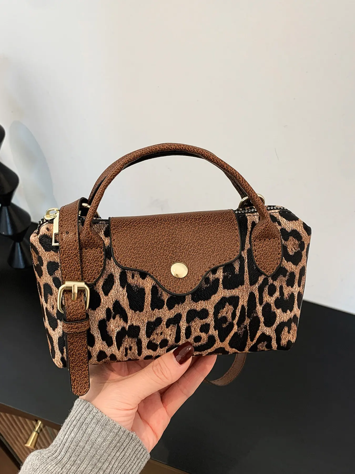 Women's Leopard Print Handbag, New Winter Fashion Shoulder Bag, Stylish Crossbody Bag, Chic Crossbody Bag, High-End Luxury Design, Fashionable Patterned Bag, Crossbody Handbags, Fashionable Unique Bags