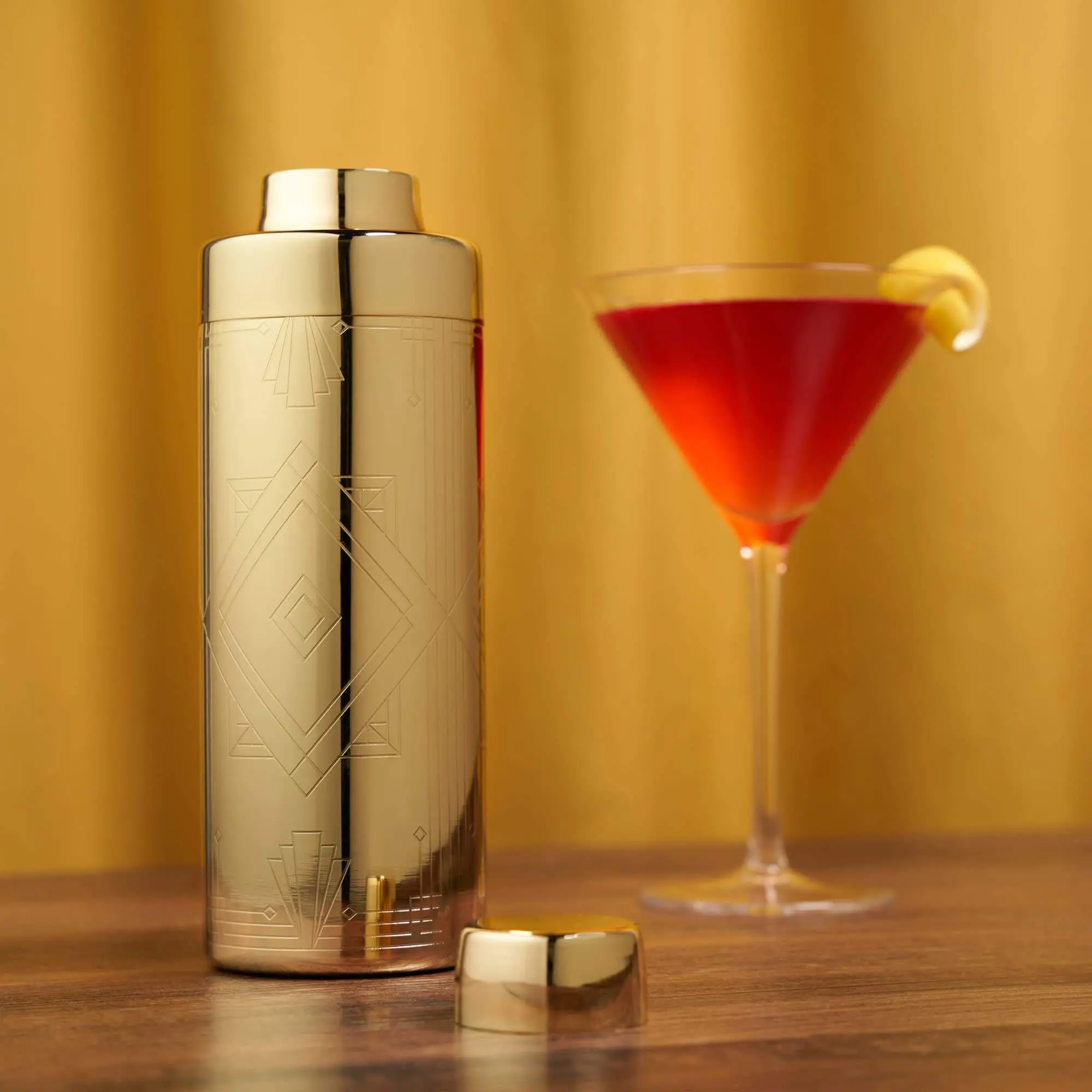 Art Deco Cocktail Shaker in Gold 24 oz - Built-In Strainer for Margaritas & Espresso Martinis for Your Rooftop Happy Hour Moment, This One Goes on Display