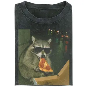 Funny Raccoon Eating Pizza Shirt, Animal Meme Graphic Tee, Gift for Men, Women.