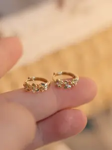 Women's Vintage Elegant Ear Cuffs, Synthetic Zirconia Flower Design, Cubic Zirconia, Floral Motif, Copper Material, Cute Simple Style, Lightweight Earring, Perfect Gift for Women, Earrings