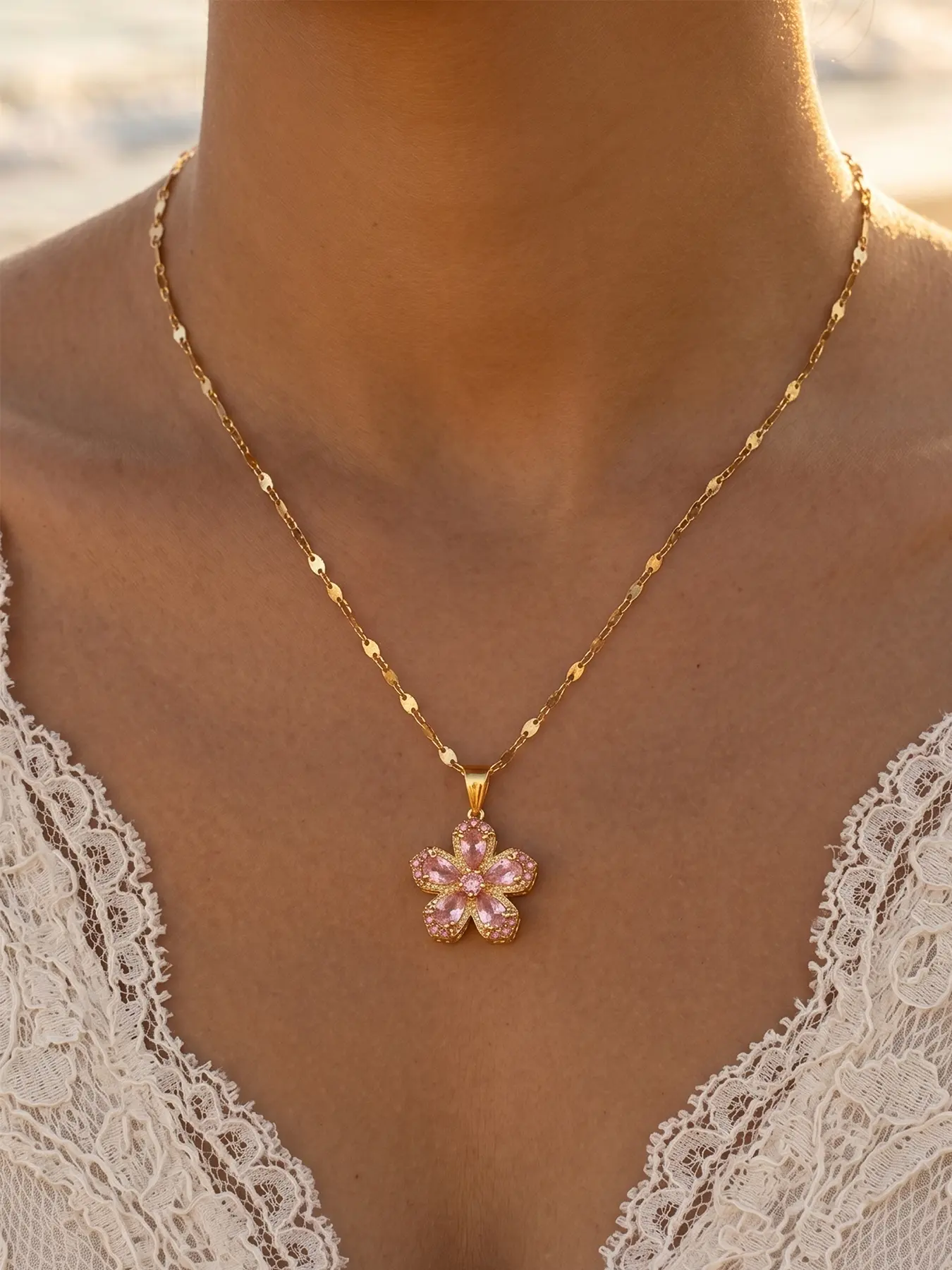 Flower Crystal Pendant Necklace, Adjustable Stainless Steel Beach Vacation Style, Shiny Floral Charm for Women