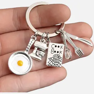 1pc Metal Cooking Tool Keychain - Chain-Attached, Circular Pendant, Coin-Shaped, Compact, D-Clasp Keychain for Purse, Handbag, Car Charm, Phone Pendant, Chain-Attached Keychains, Circular Pendant Keychains