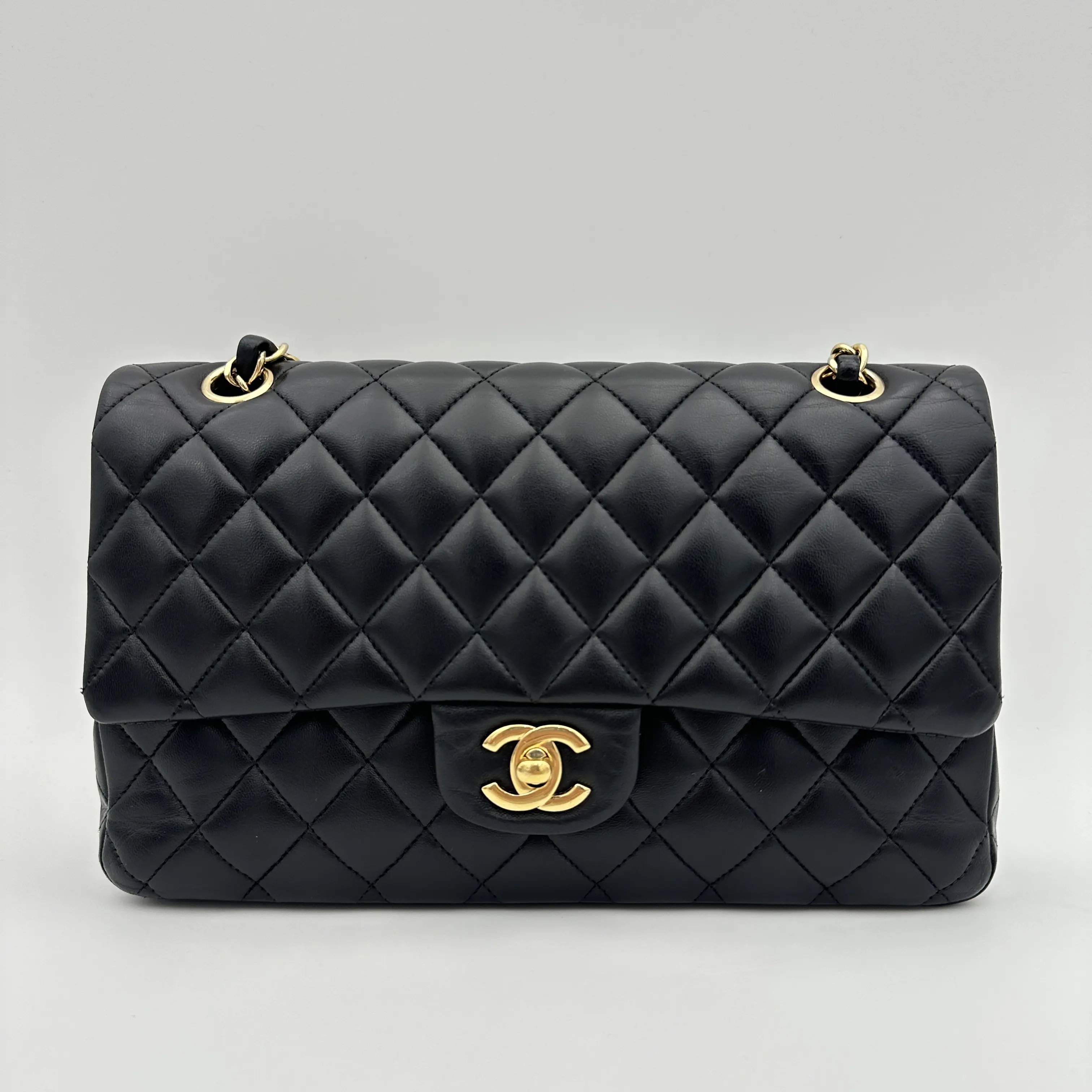 Pre-owned CHANEL Leather Shoulder Bags Lambskin Quilted Medium Double Flap Black
