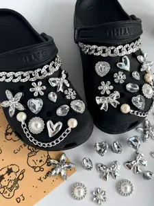 Elegant Silver Color Sparkling Shoe Charms Set, Bling Shoe Charms, Butterfly Heart Flower Designs, Trendy Hole Shoes Accessories, 24 Pcs