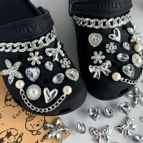 Elegant Silver Color Sparkling Shoe Charms Set, Bling Shoe Charms, Butterfly Heart Flower Designs, Trendy Hole Shoes Accessories, Shoe Embellishment Set, Shoe Decoration Charms, 24 Pcs