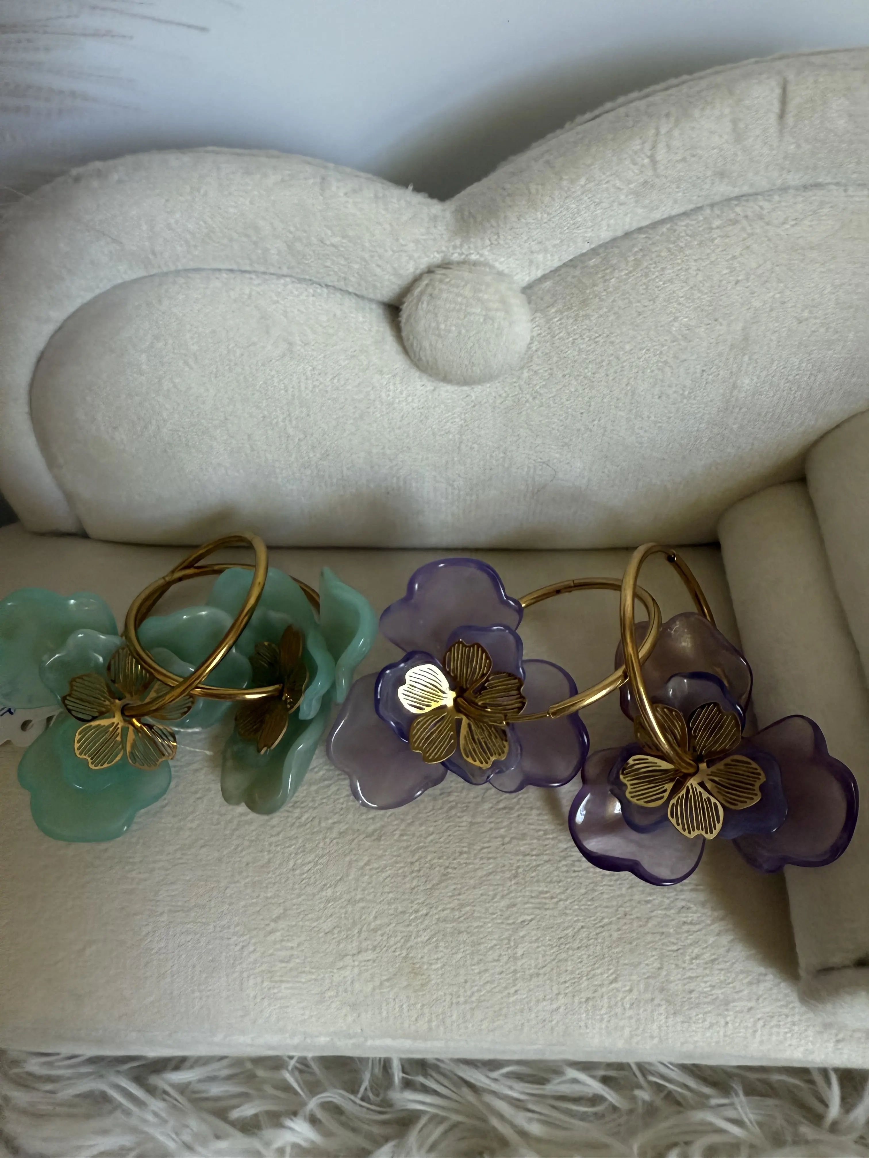 E215- Exclusive Design Resin Flower Hoop Earrings!