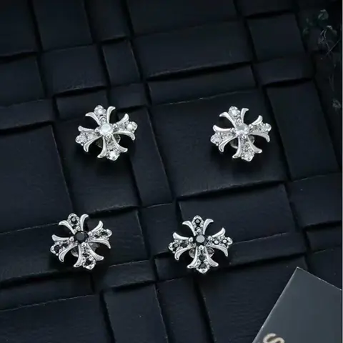 Unisex Gothic Studded Cross Earrings (1 Pair) - Vintage Punk Alloy Crystal Rhinestone Emo Jewelry, Lightweight Dark Casual Streetwear Studs, Women's Party & Daily Accessories, Punk Style Earrings, Crucifix Earrings