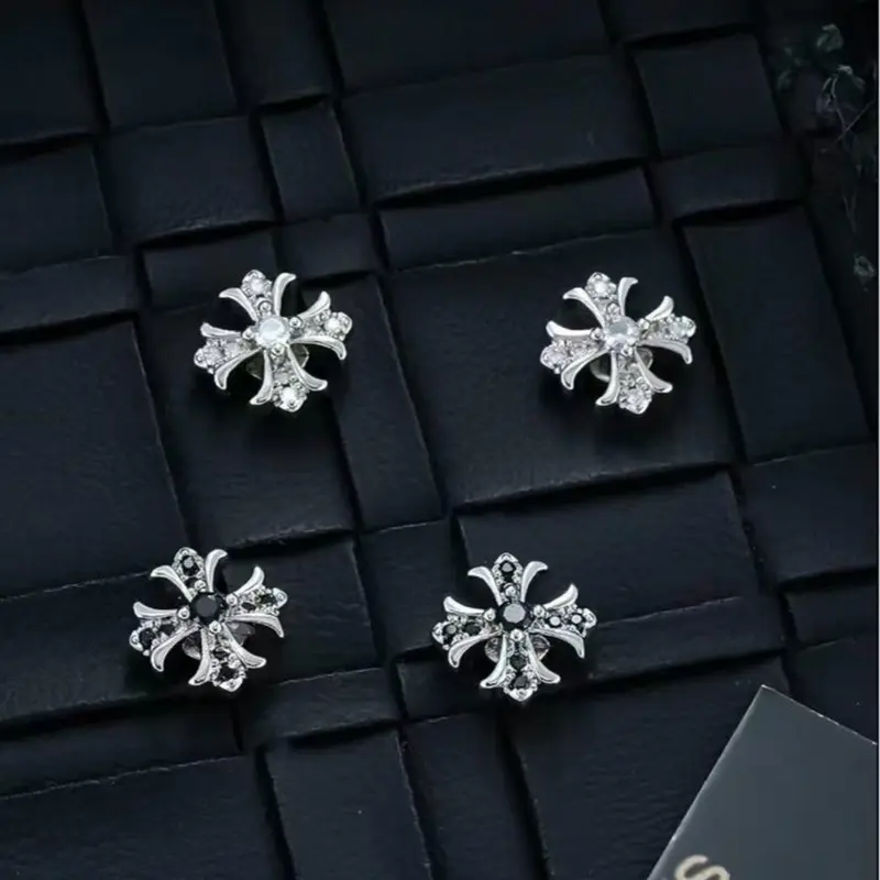 Unisex Gothic Studded Cross Earrings (1 Pair) - Vintage Punk Alloy Crystal Rhinestone Emo Jewelry, Lightweight Dark Casual Streetwear Studs, Women's Party & Daily Accessories, Punk Style Earrings, Crucifix Earrings