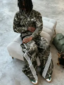 Unisex Camo Round Neck Sweatshirt and Side Stripe Pants Set, Casual Sporty Street Style, Spring & Fall Fashion, Loose-Fitting, Star Pattern Print, Streetwear