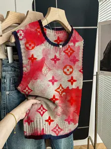 Women's Casual Loose-Fitting Round Neck Sleeveless Knit Top, Deep Blue Border Gradient Geometric Print, Fall & Winter Fashion