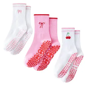3 Pairs Women's Pilates Grip Socks, Non-Slip Yoga & Barre Crew Socks with Grips for Athletic Training