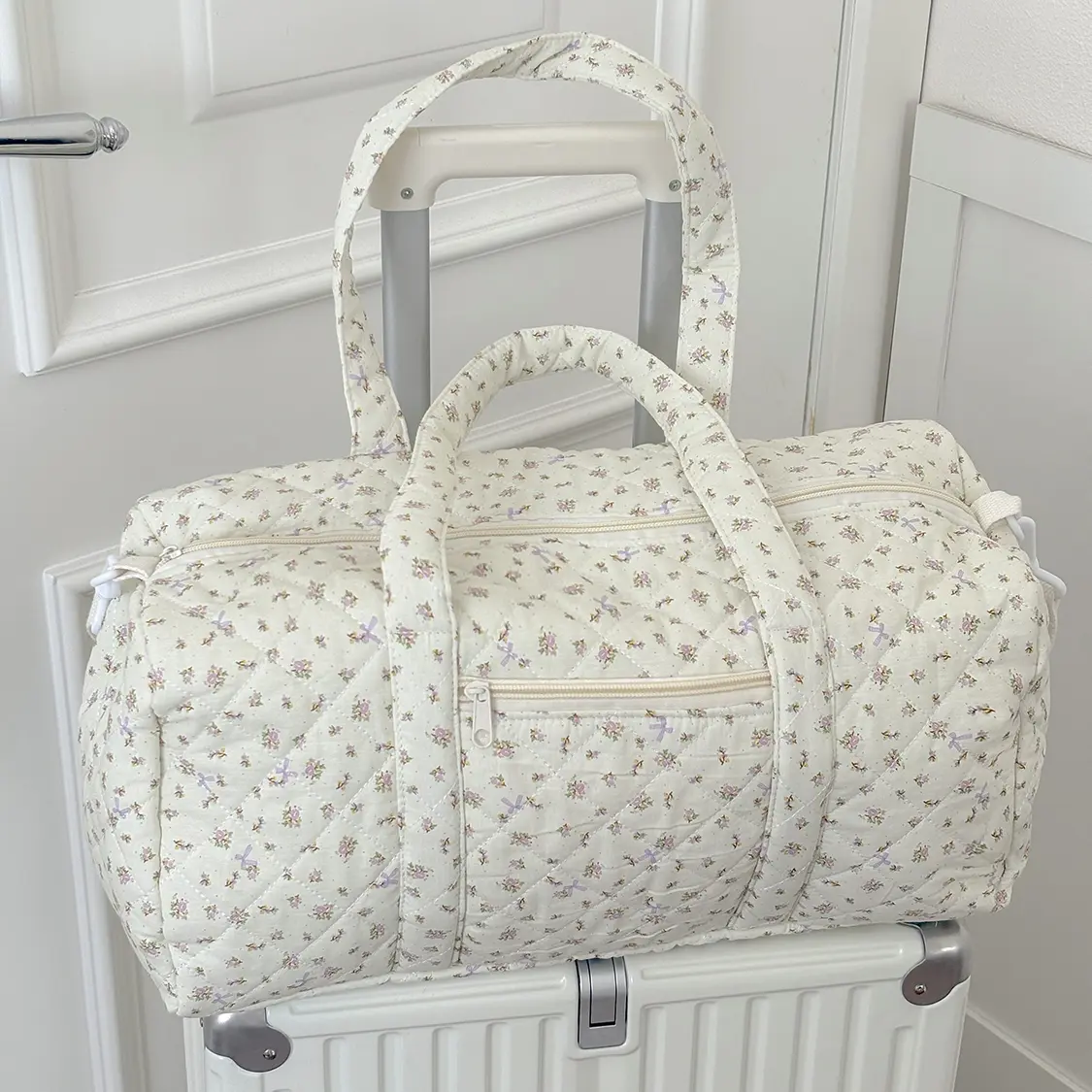Small floral patchwork travel bag - White