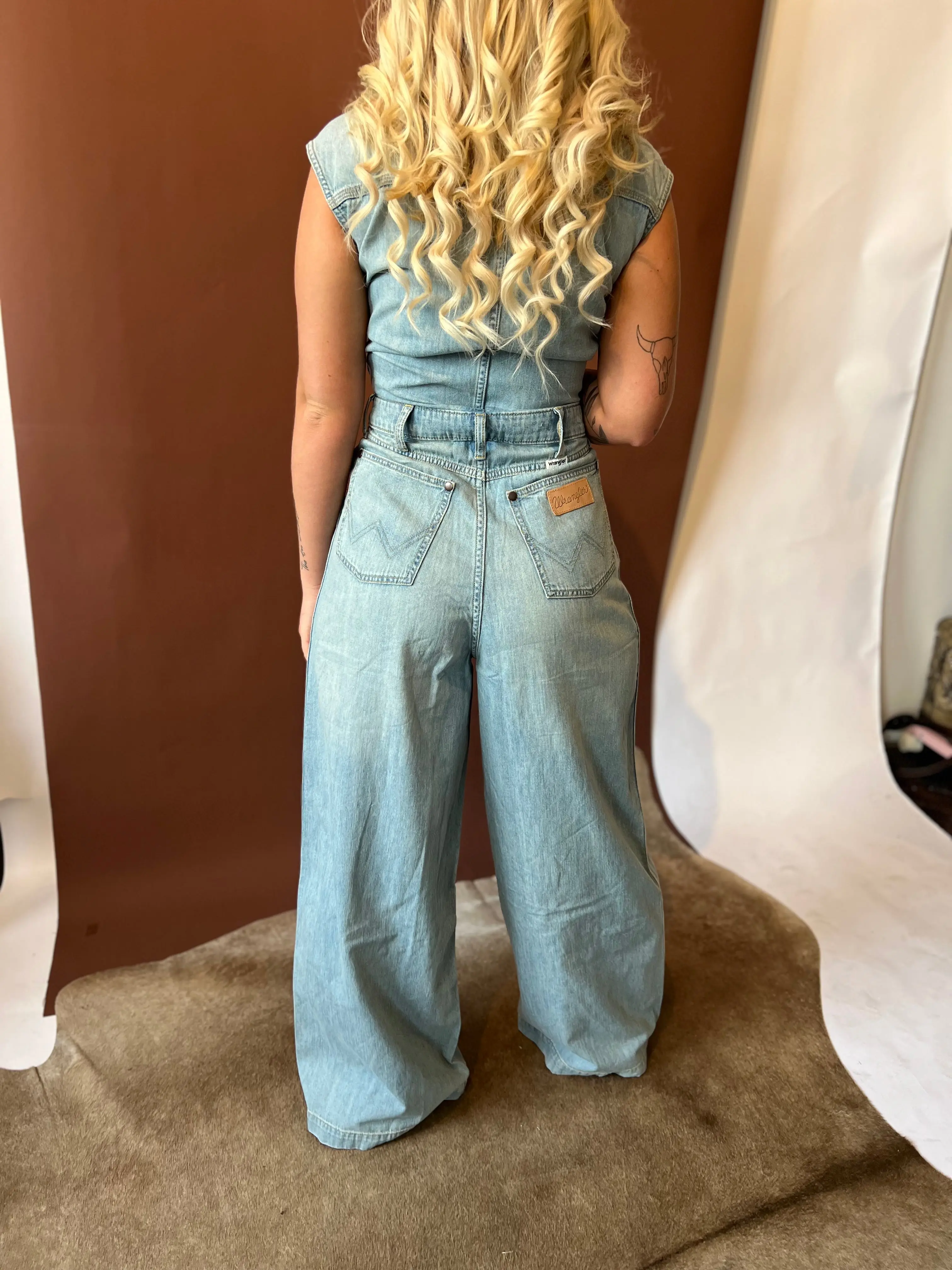 Wrangler Women's Punchy Sleeveless Jumpsuit in a Bleached Wash, 100% Cotton Denim with a Wide Leg Cut, Pleated, Trouser, Pants, Embroidery, Regular Fit, Heritage Look, Casual, Shirt, Top, Classic, Five-Pocket Styling