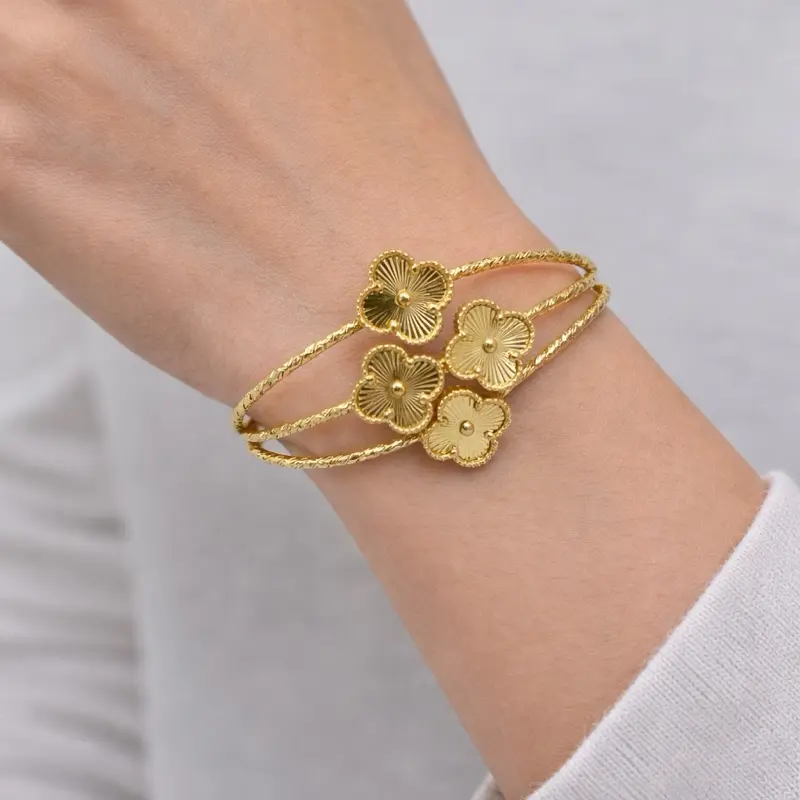 Bangle clover