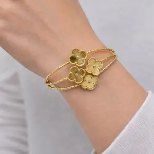 Bangle clover