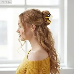 Kawaii Bee Hair Clip Mini Claw Clip for Women, Cute PVC Shark Clip, Y2K Luxury Hair Accessory, Non-Slip Headwear for Thick Thin Hair, Trendy Summer Hairstyle Clip for Daily Wear and Gifts