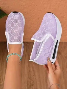 Women's Embroidered Mesh Wedge-Heel Rocker Shoes Breathable Casual Platform Slip-on Loafers with Retro Floral Embroidery / Comfortable Height Increase / Soft Sole Walking Shoes