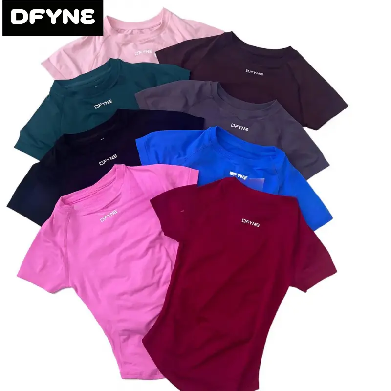 Dfyne Women's Sports Top, Seamless Quarter-Zip Cropped Mock Neck Long Sleeve Pullover with Thumbholes for Gym & Running, Sporty Sports Tops