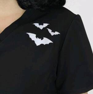 Medical and Veterinary Women's Rounded V-Neck 2-Pocket Bats Scrub Top / Made in USA / Adult Uniforms