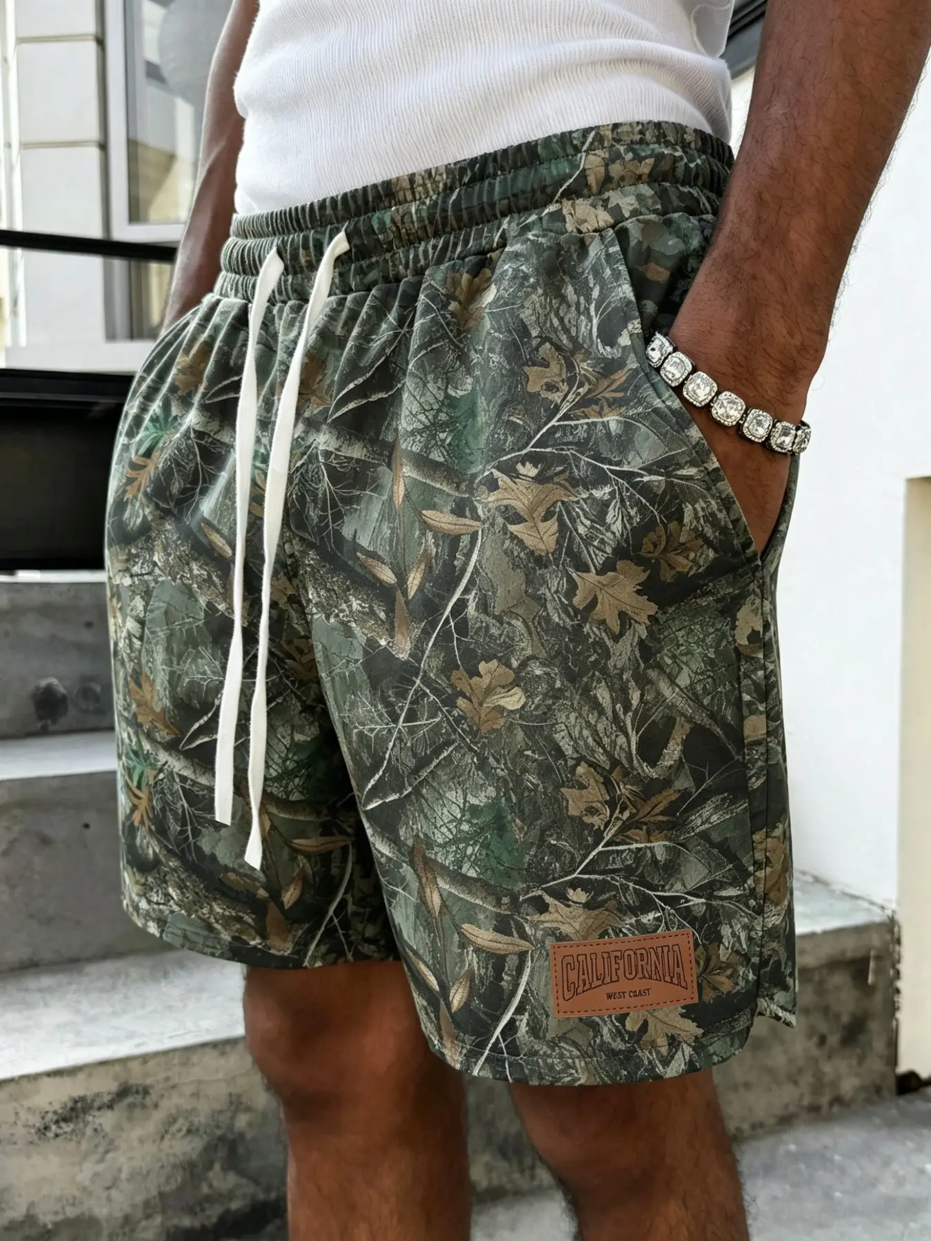 Men's Casual Elastic Drawstring Shorts, Tree Branch Camouflage Print With Leather Tag, Breathable Mesh Fabric For Daily Wear & Vacation