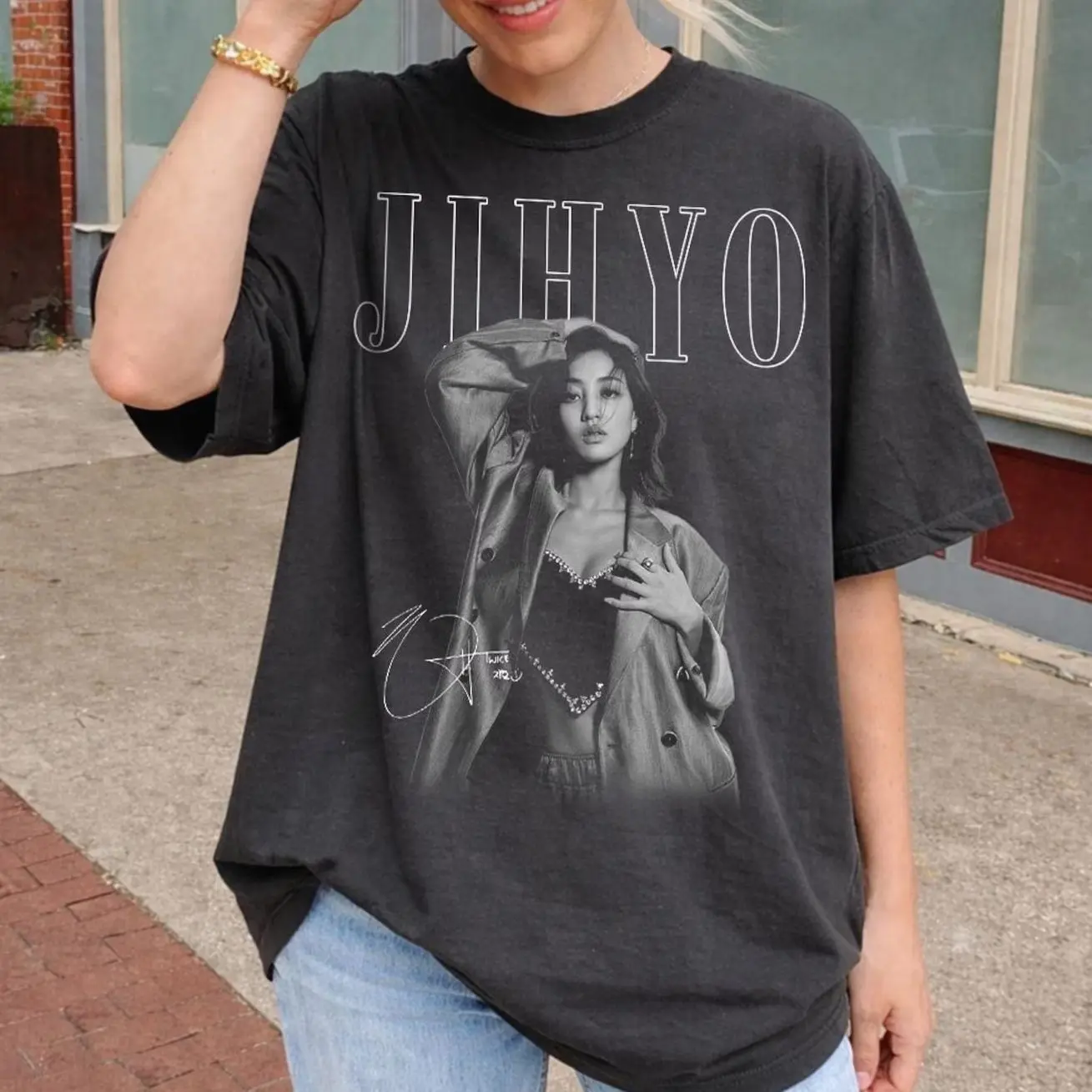 Limited Jihyo Shirt for Unisex Men and Women 90s, Sana, Nayeon, Momo, Chaeyoung, Jeongyeon, Dahyun, Tzuyu 9X6
