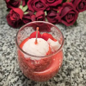 Vanilla ice cream and melon candle