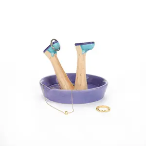 Weekend Legs Ring Holder