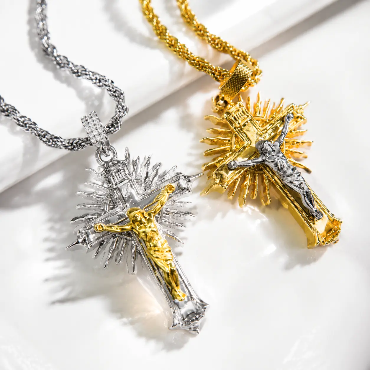 Iced Out Cross Necklace for Men, Jesus CZ Pendant, Silver Cuban Link Chain, Hip Hop Bling Jewelry, Streetwear Statement Necklace, Unisex Fashion Gift miami prosteel crystal diamond # ari heart sterling jewelry cadena chapa de oro bead zircon customized