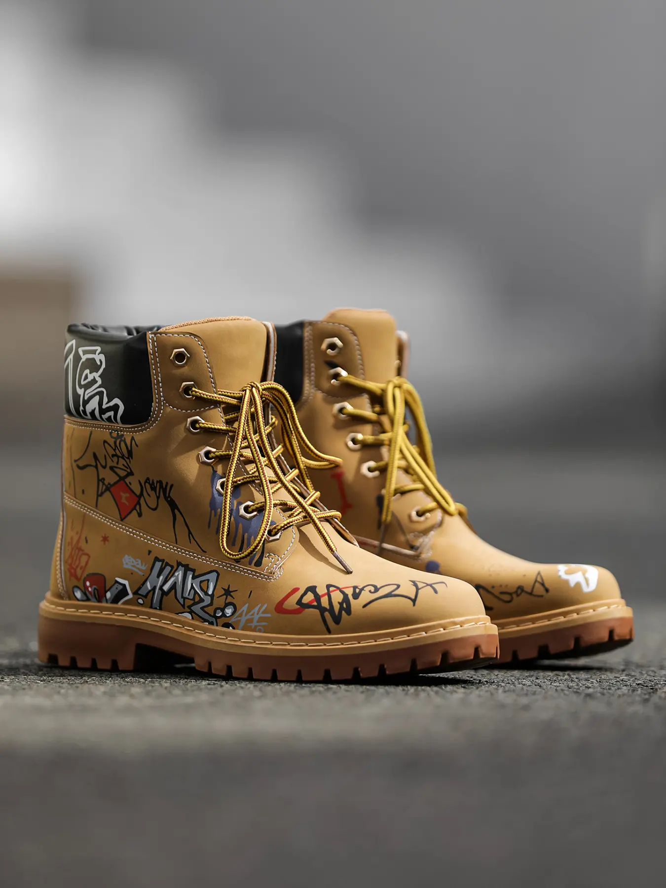 1 Pair of Men's Graffiti High-Top Boots, Casual Outdoor Boot, Shoe, Streetwear Style, Classic Wheat Boot + Hand-Painted Graffiti + Closed High-Top Wrap + Wear-Resistant Rubber Outsole, Street Style / Bold Looks, Street Combat Boots Footwear
