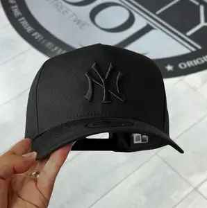 New Era 9FORTY Dodgers Fitted Hat full black– NY MLB Baseball Cap, Bold Streetwear Look, Premium Embroidery Detail, Sports Lifestyle Headwear Trend USA